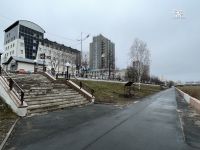 В Кургане с набережной Тобола и пляжей убирают скамейки и качели