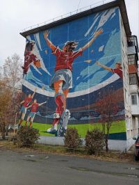 Стрит-арт с юными футболистами появился в Кургане
