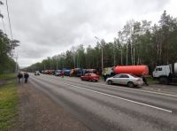 Водители встали на курганском шоссе Тюнина из-за штрафов на перегруз
